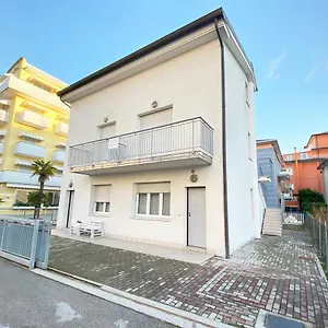 https://dainese-apartments-casa-abigail.hotelslidodijesolo.com