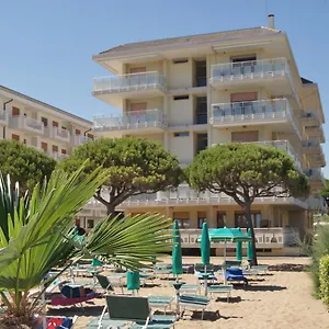 Diplomatic-residence Fronte Mare-piazza Torino-lido Di Appartamento